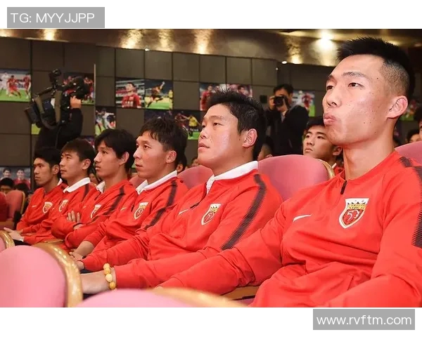 成都网球队节奏之争引发热议球迷与教练的观点碰撞 成都网球队节奏之争引发热议球迷与教练的观点碰撞