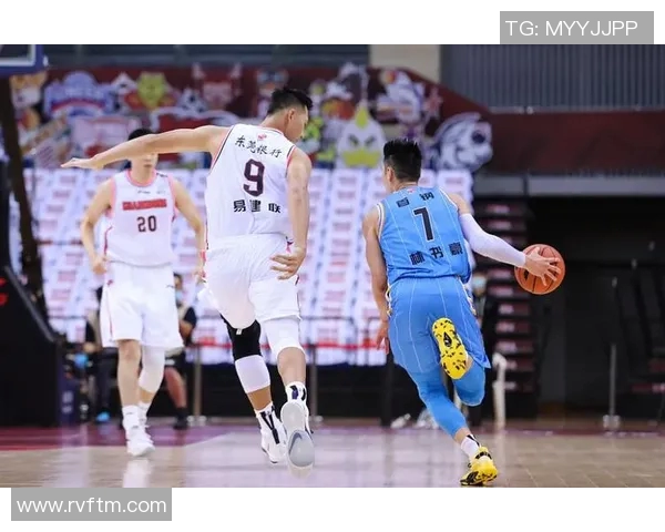 赛后分析:北京篮球队与深圳篮球队的比赛节奏与战术对比探讨 赛后分析:北京篮球队与深圳篮球队的比赛节奏与战术对比探讨