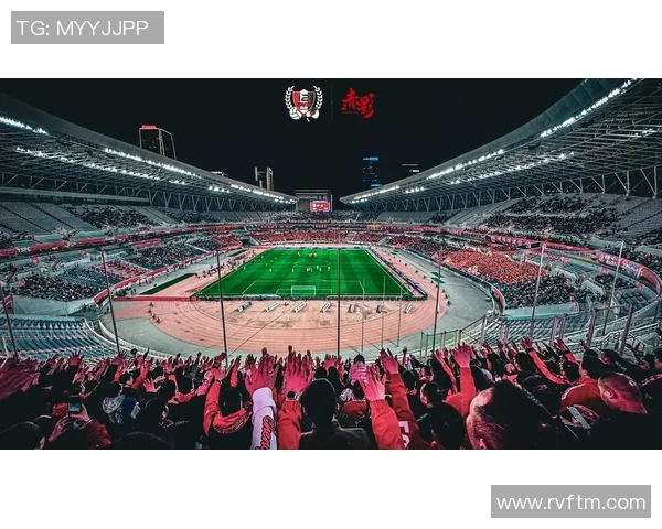 成都街头偶遇足球明星热舞瞬间引发粉丝围观欢呼声不断